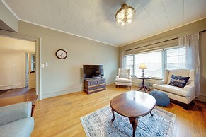 Central Meadville Apartment - Walk to Downtown!