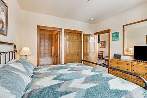 Ski-in/ski-out Granby Ranch Condo w/ Pool Access