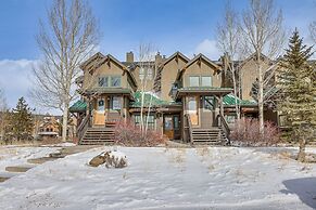 Ski-in/ski-out Granby Ranch Condo w/ Pool Access
