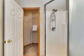 Klamath Falls Townhome w/ Deck & Resort Amenities!