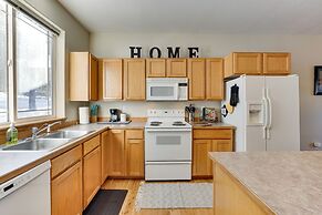 Klamath Falls Townhome w/ Deck & Resort Amenities!