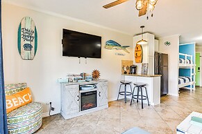 Galveston Vacation Rental - Walk to the Beach!
