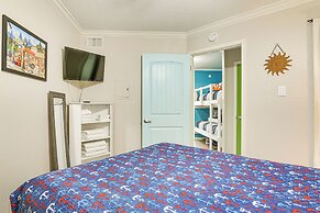 Galveston Vacation Rental - Walk to the Beach!