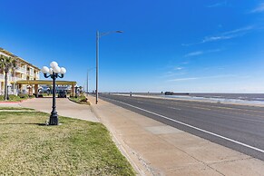 Galveston Vacation Rental - Walk to the Beach!