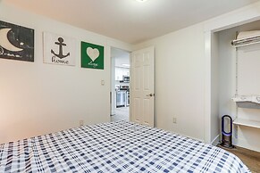 Steps to Idylwood Park Beach: Redmond Retreat!