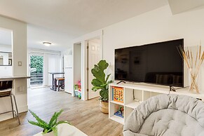 Steps to Idylwood Park Beach: Redmond Retreat!