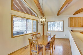 Wasilla 'spruce Moose' Cabin: Lakefront + Hot Tub!