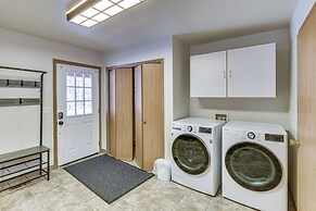 Wasilla 'spruce Moose' Cabin: Lakefront + Hot Tub!