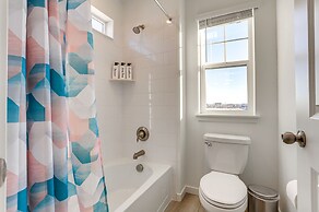 16 Mi to Denver: Spacious Commerce City Home!