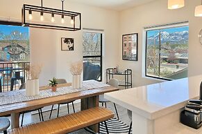 Flagstaff Townhome Near Downtown w/ Mountain Views