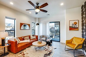 Flagstaff Townhome Near Downtown w/ Mountain Views