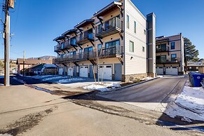 Flagstaff Townhome Near Downtown w/ Mountain Views