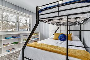 Modern Home ~ 6 Mi to Downtown Indy: Pets Welcome!