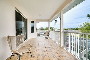 Hot Tub + Fire Pit: Spacious Cape Coral Oasis!