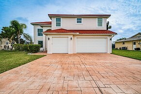 Hot Tub + Fire Pit: Spacious Cape Coral Oasis!