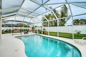Hot Tub + Fire Pit: Spacious Cape Coral Oasis!