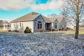 Elegant Pataskala Home w/ Hot Tub & Fire Pit!