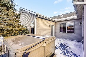 Elegant Pataskala Home w/ Hot Tub & Fire Pit!