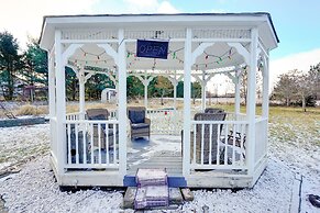 Elegant Pataskala Home w/ Hot Tub & Fire Pit!