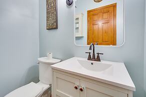 Elegant Pataskala Home w/ Hot Tub & Fire Pit!