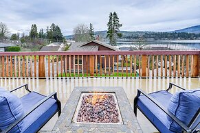 Stylish Bellingham Home w/ Lake + Mountain Views!