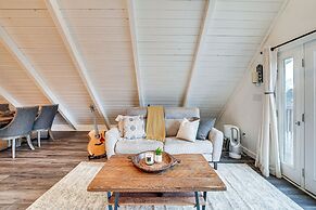 Stylish Bellingham Home w/ Lake + Mountain Views!