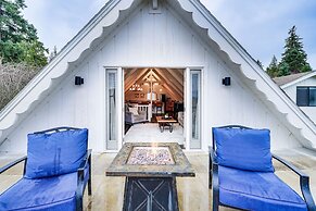 Stylish Bellingham Home w/ Lake + Mountain Views!