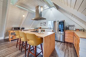 Stylish Bellingham Home w/ Lake + Mountain Views!