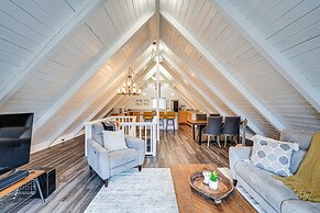 Stylish Bellingham Home w/ Lake + Mountain Views!