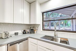 Sunny Gainesville Home ~ Half-mi to UF Campus!