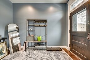 Spacious Condo w/ Deck ~ 3 Mi to Downtown Chicago!