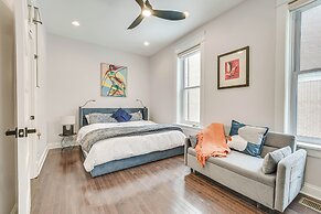 Spacious Condo w/ Deck ~ 3 Mi to Downtown Chicago!