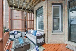 Spacious Condo w/ Deck ~ 3 Mi to Downtown Chicago!
