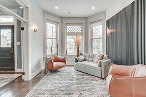 Spacious Condo w/ Deck ~ 3 Mi to Downtown Chicago!