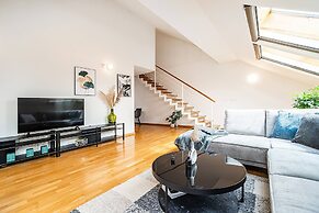 Lavish And Chic Duplex Apartment for Families and Couples