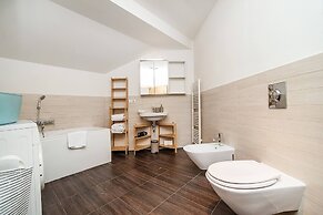 Lavish And Chic Duplex Apartment for Families and Couples