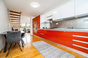 Lavish And Chic Duplex Apartment for Families and Couples