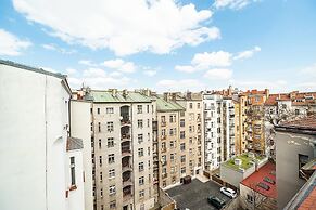 Lavish And Chic Duplex Apartment for Families and Couples