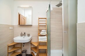 Lavish And Chic Duplex Apartment for Families and Couples