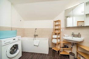 Lavish And Chic Duplex Apartment for Families and Couples