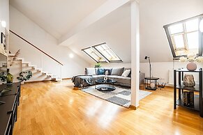 Lavish And Chic Duplex Apartment for Families and Couples