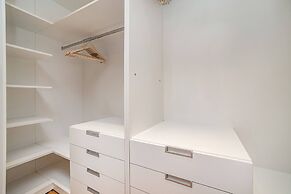 Lavish And Chic Duplex Apartment for Families and Couples