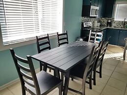 206 10 St- All 2 Bedroom Home by RedAwning