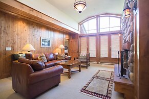 4416 - Two Bedroom Deluxe Creekside Condominiums 2 Condo by RedAwning