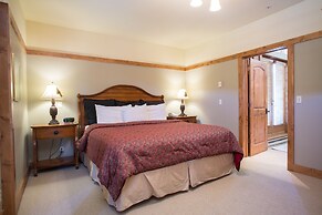 4416 - Two Bedroom Deluxe Creekside Condominiums 2 Condo by RedAwning