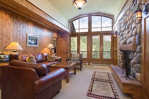 4416 - Two Bedroom Deluxe Creekside Condominiums 2 Condo by RedAwning