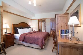 4416 - Two Bedroom Deluxe Creekside Condominiums 2 Condo by RedAwning