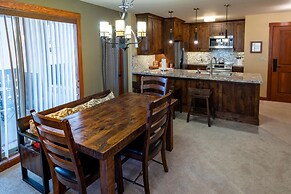 2215 - Two Bedroom Deluxe Eagle Springs East 2 Condo by RedAwning