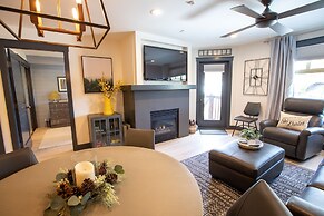 1303 - Two Bedroom Deluxe Eagle Springs West 2 Condo by RedAwning