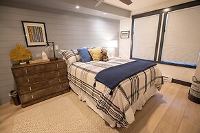 1303 - Two Bedroom Deluxe Eagle Springs West 2 Condo by RedAwning